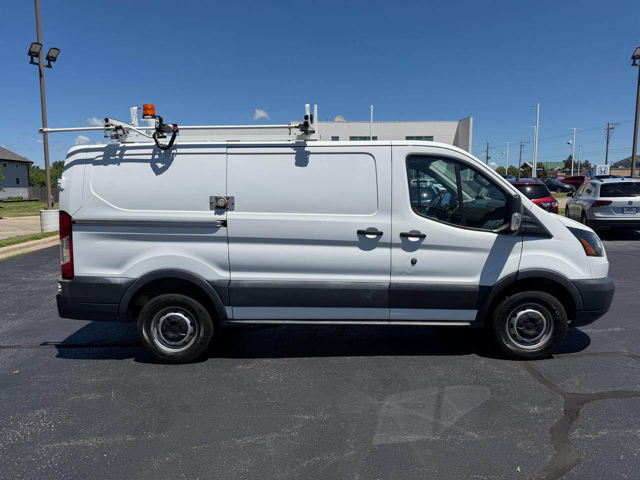 Ford Transit 250 Van Low Roof w/Sliding Pass. 130-in. WB 2017