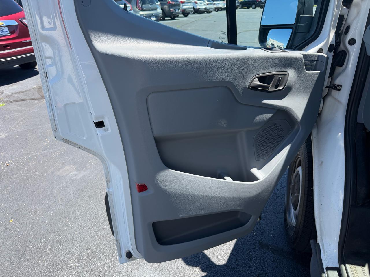 Ford Transit 250 Van Low Roof w/Sliding Pass. 130-in. WB 2017