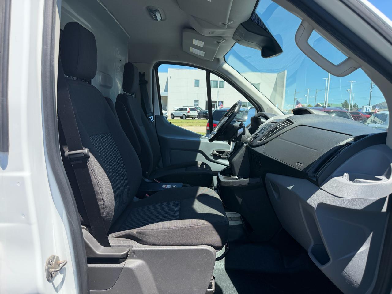 Ford Transit 250 Van Low Roof w/Sliding Pass. 130-in. WB 2017