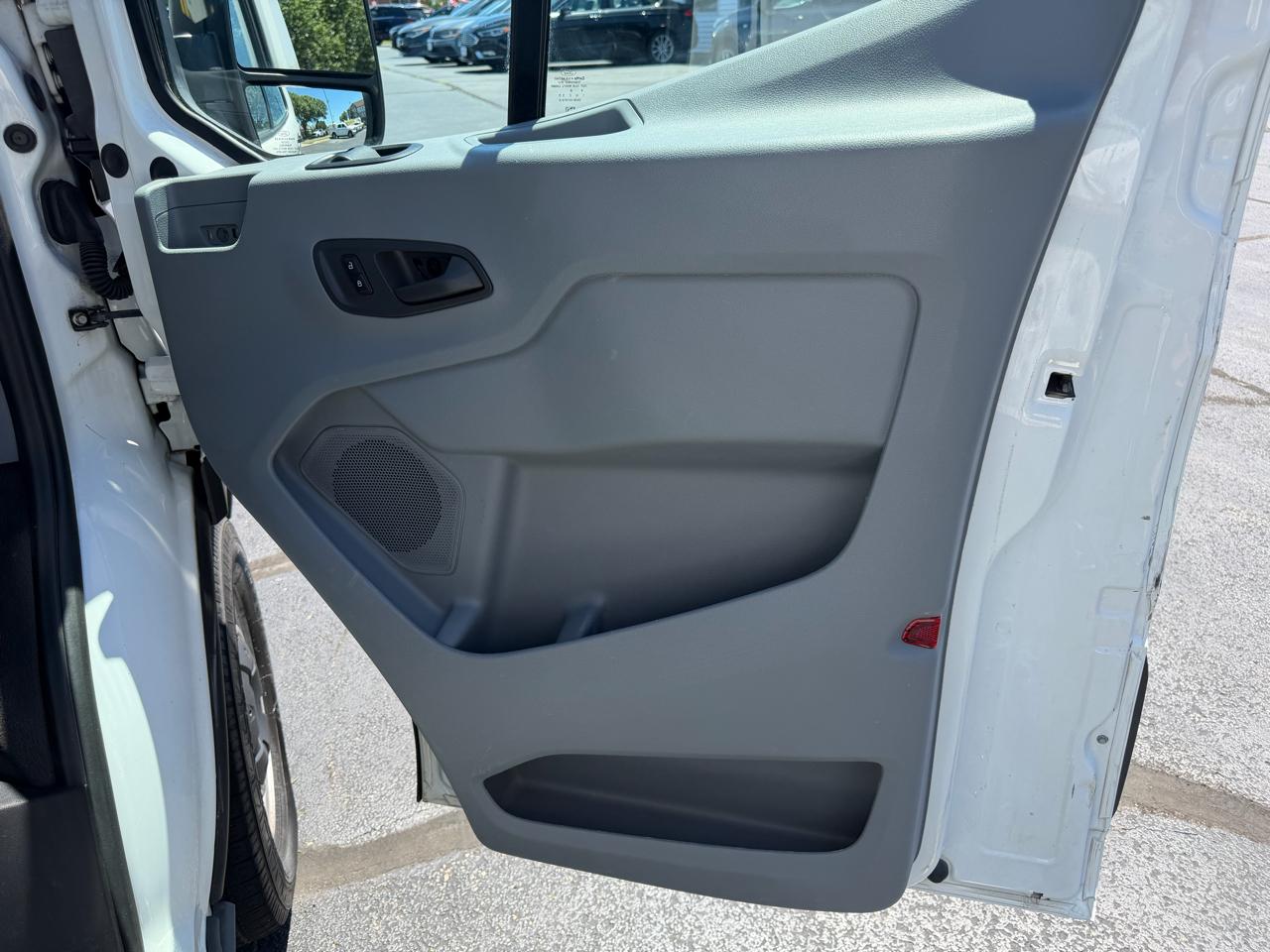 Ford Transit 250 Van Low Roof w/Sliding Pass. 130-in. WB 2017