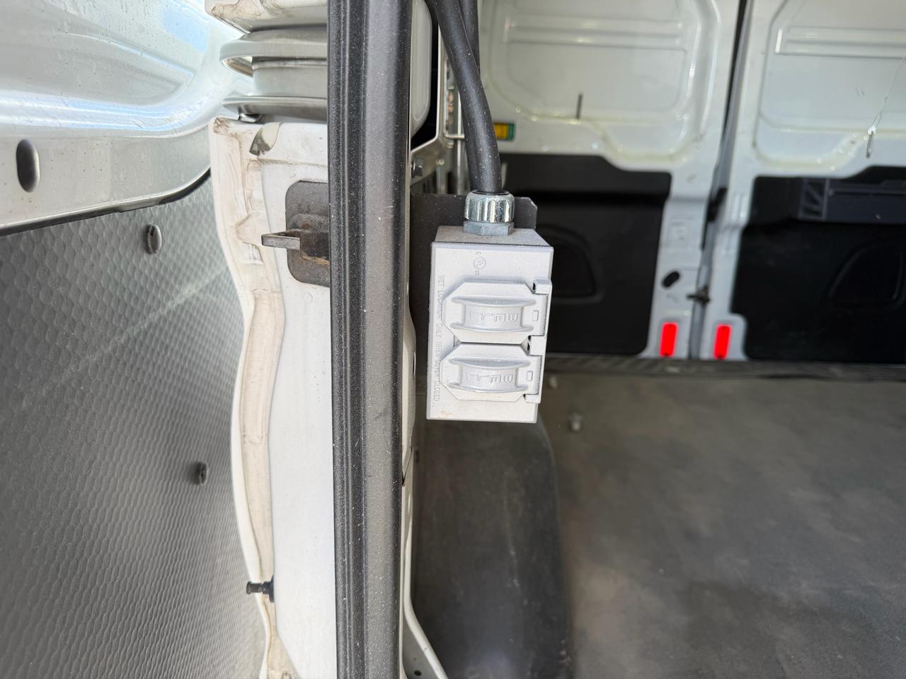 Ford Transit 250 Van Low Roof w/Sliding Pass. 130-in. WB 2017