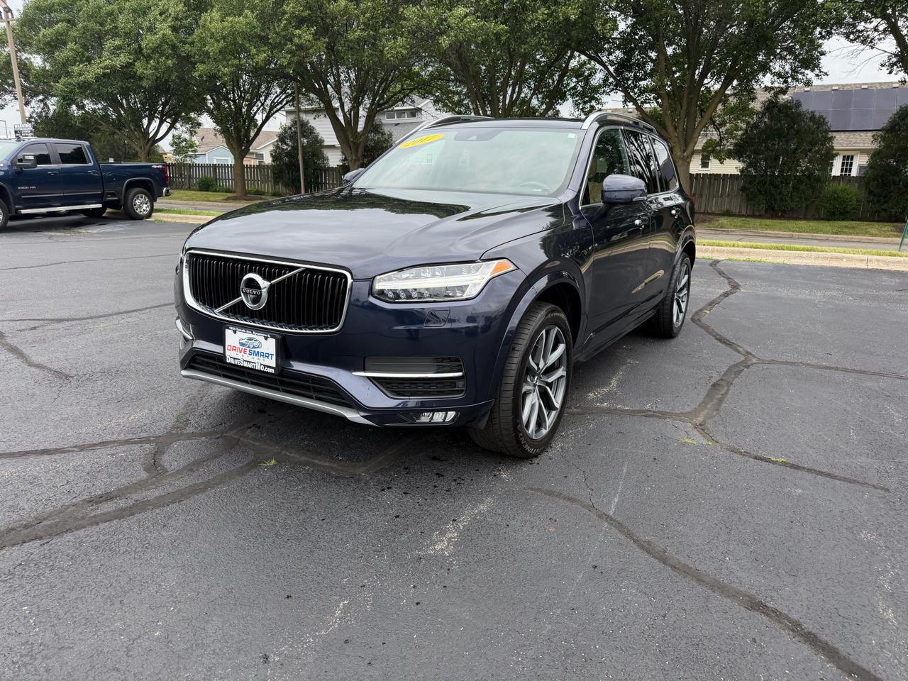 2017 Volvo XC90 T6 AWD Momentum's photo