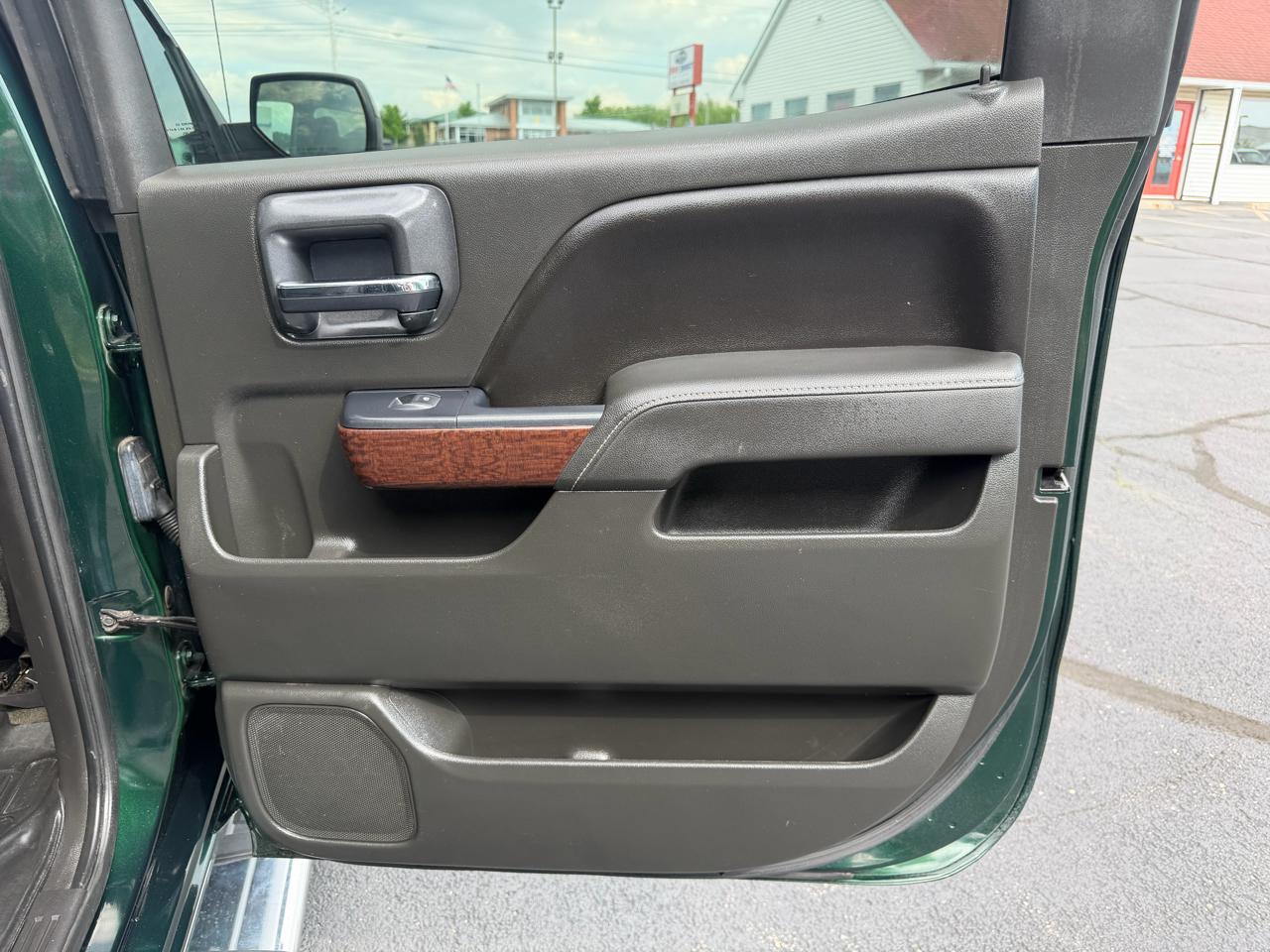 GMC Sierra 1500 SLE Crew Cab Long Box 4WD 2015