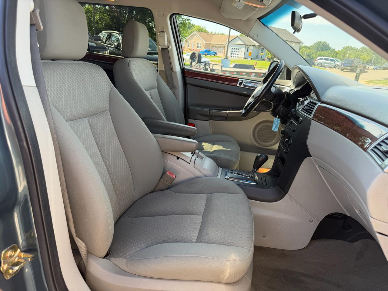Chrysler Pacifica Touring FWD 2007