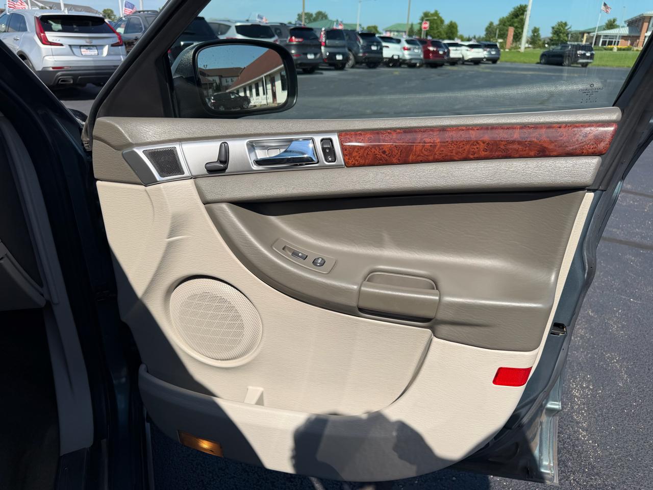 Chrysler Pacifica Touring FWD 2007