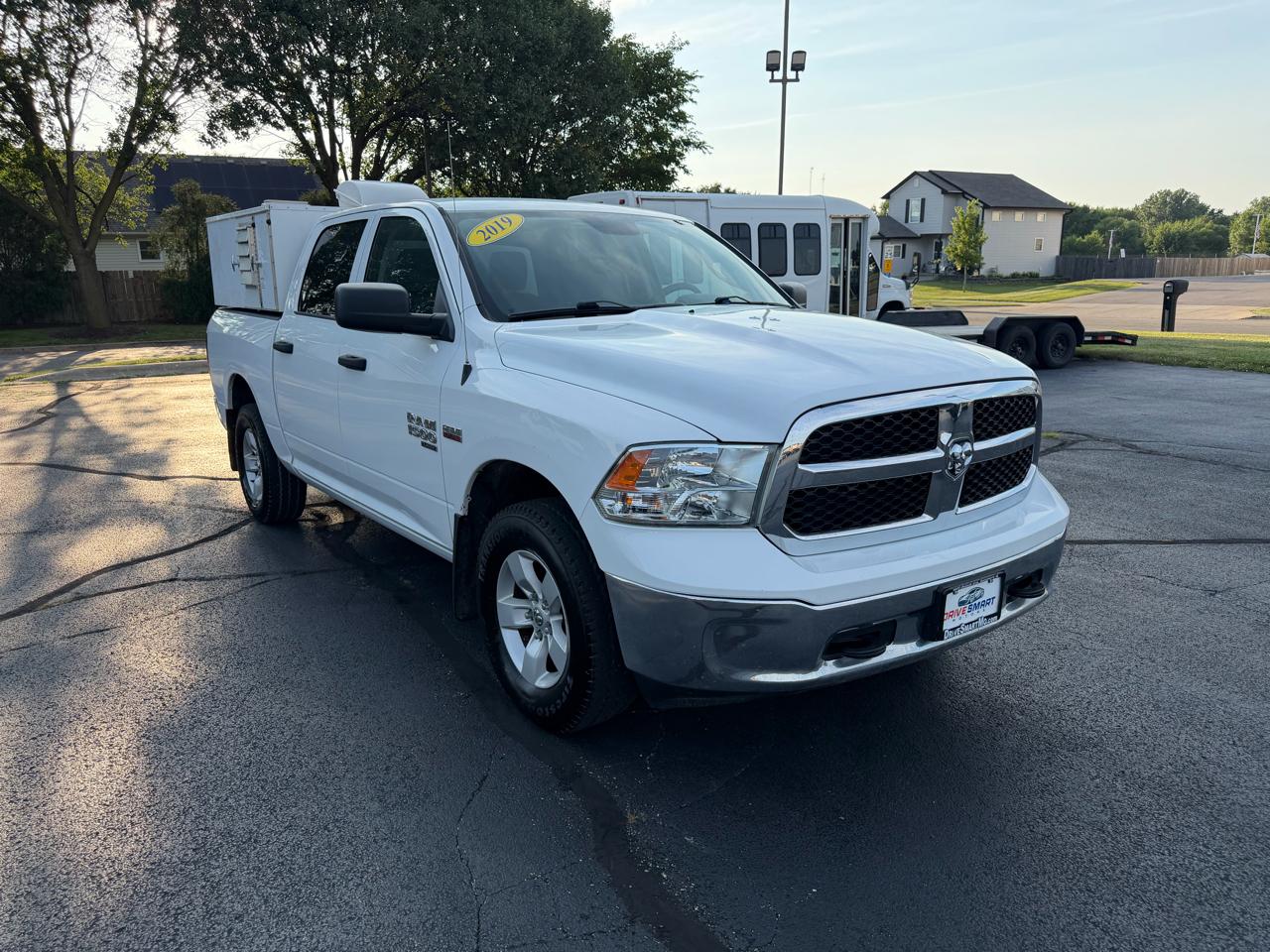 RAM 1500 Classic Tradesman Crew Cab SWB 4WD 2019