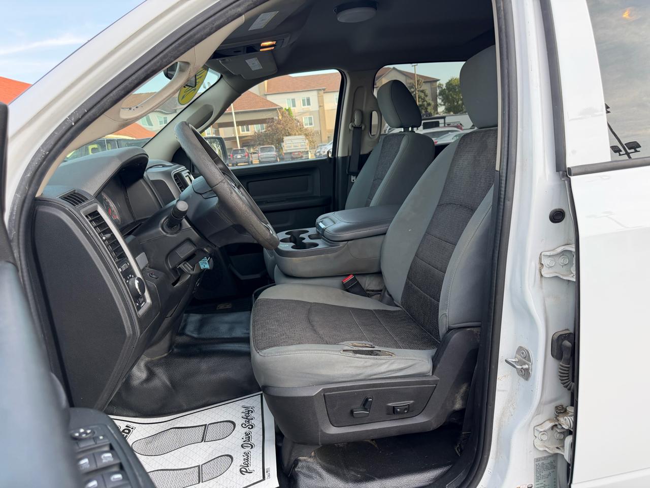 RAM 1500 Classic Tradesman Crew Cab SWB 4WD 2019