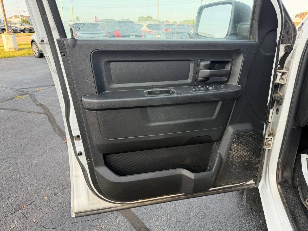 RAM 1500 Classic Tradesman Crew Cab SWB 4WD 2019