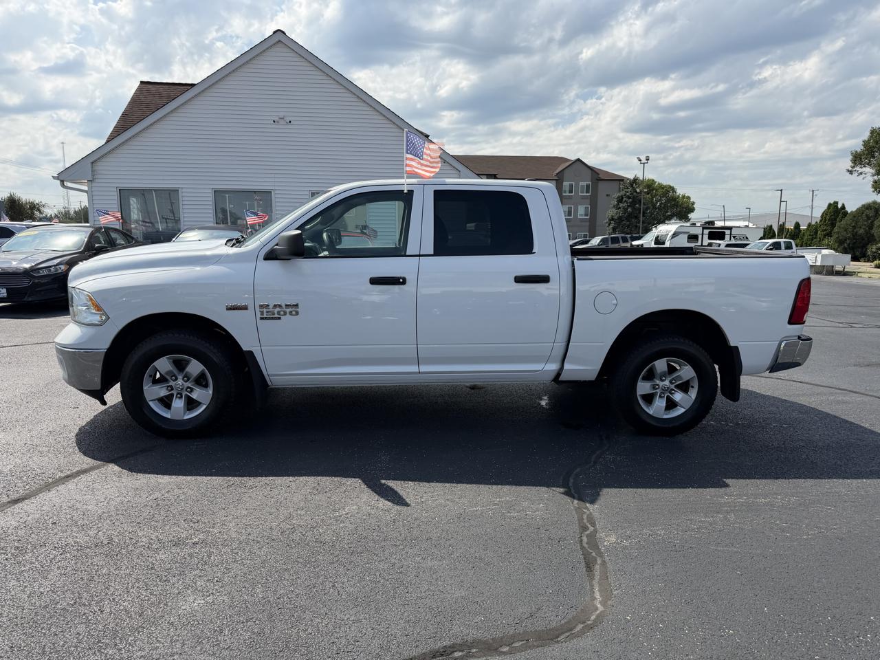 RAM 1500 Classic Tradesman Crew Cab SWB 4WD 2019