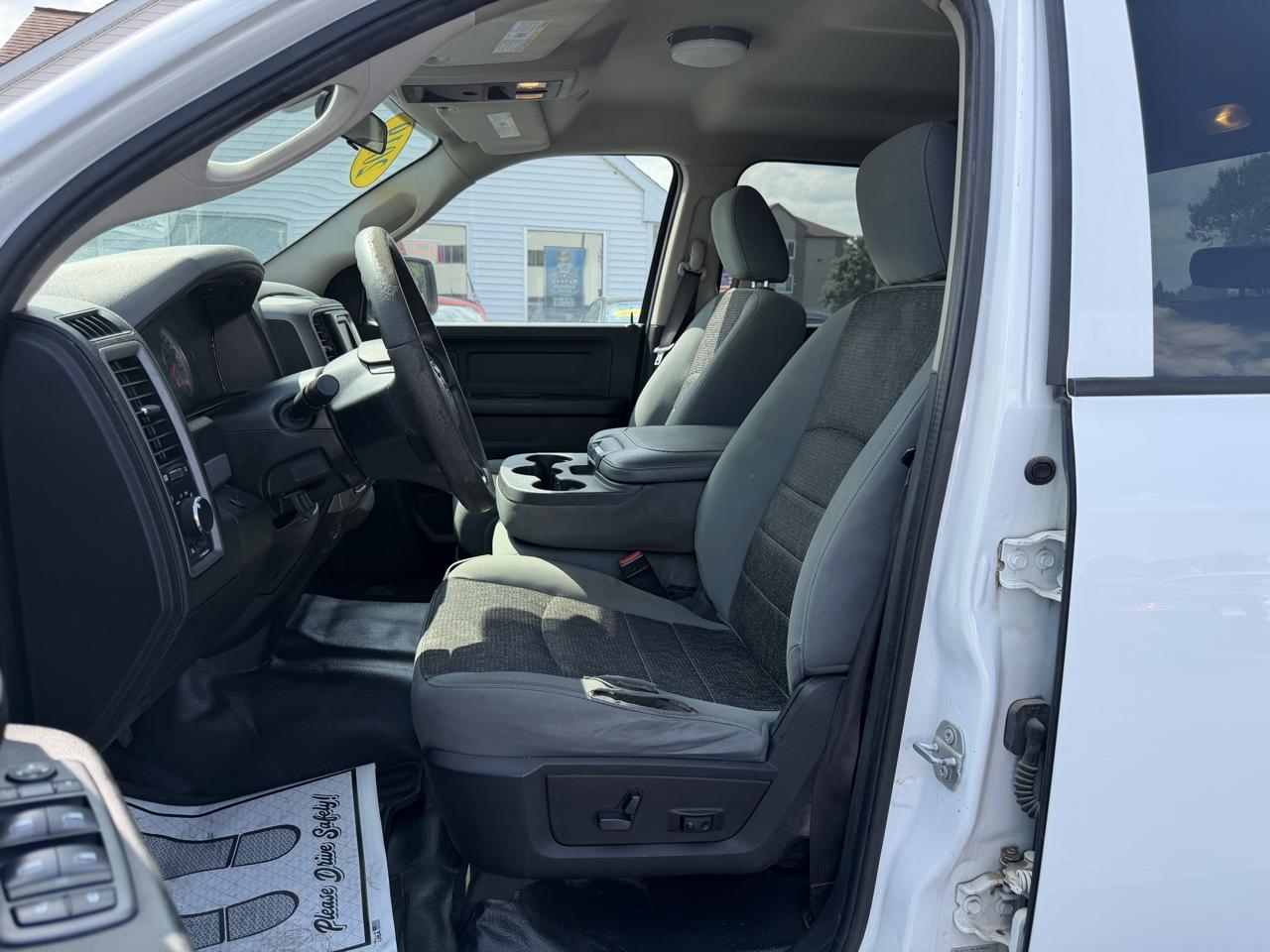 RAM 1500 Classic Tradesman Crew Cab SWB 4WD 2019