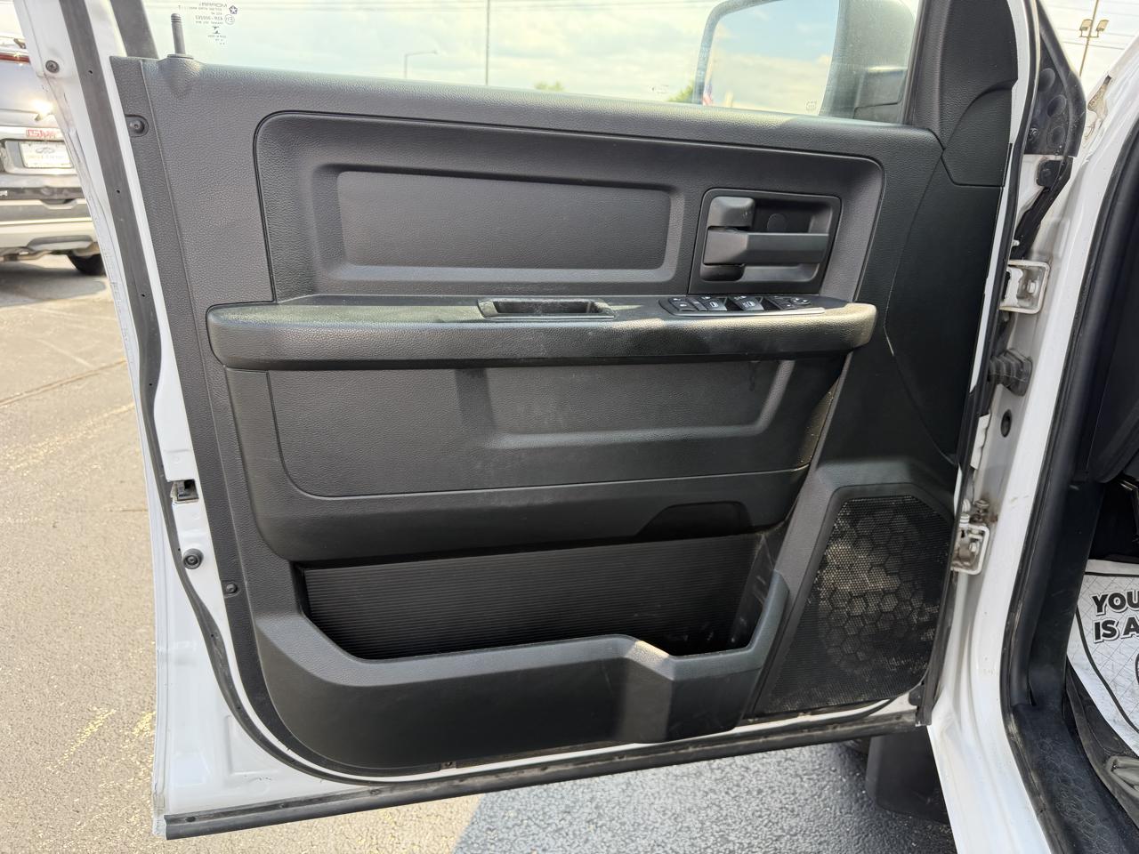 RAM 1500 Classic Tradesman Crew Cab SWB 4WD 2019
