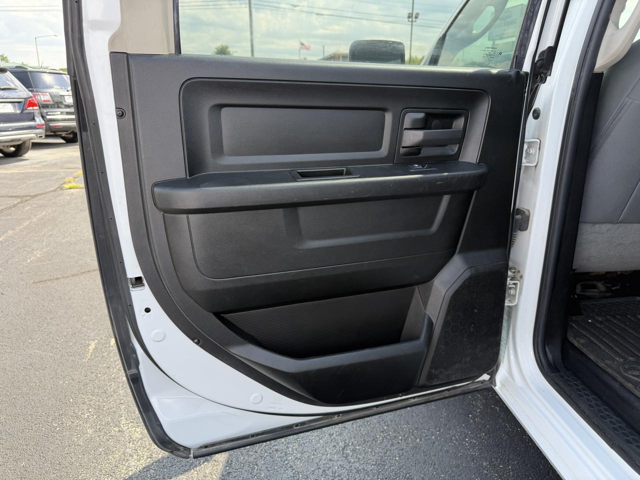 RAM 1500 Classic Tradesman Crew Cab SWB 4WD 2019