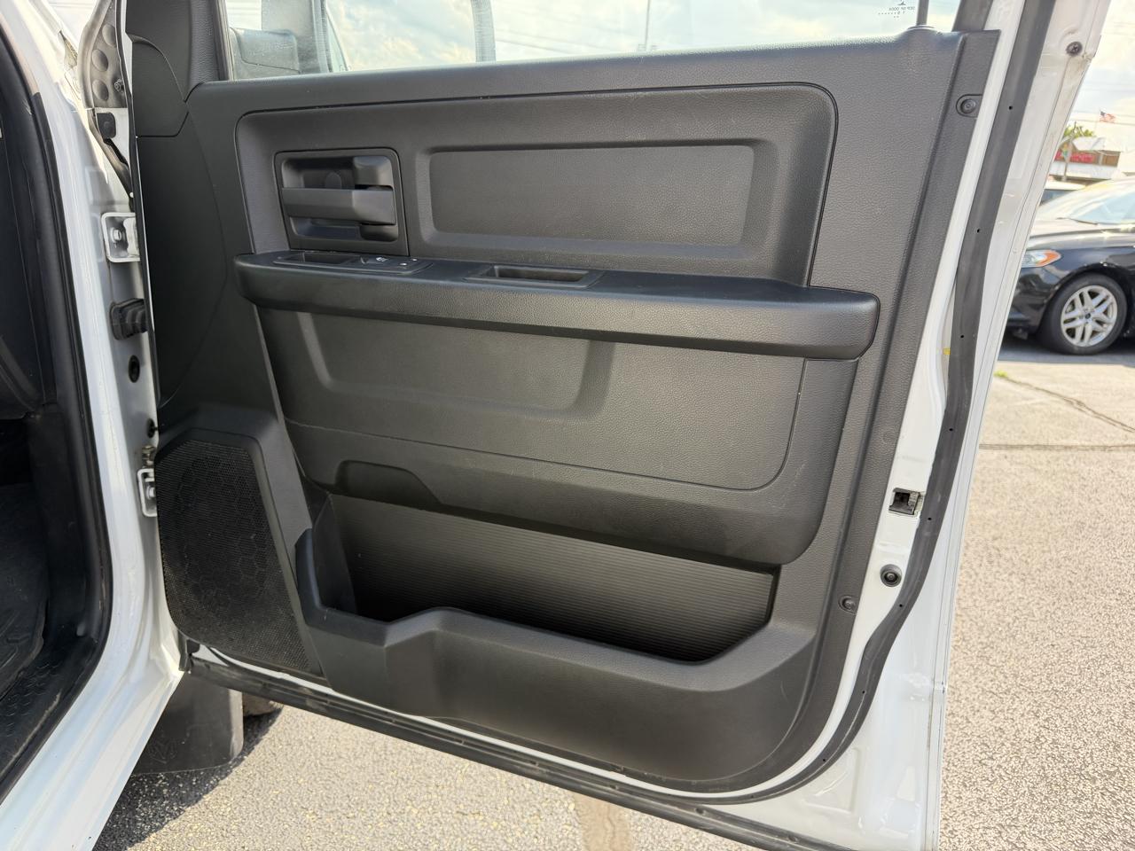 RAM 1500 Classic Tradesman Crew Cab SWB 4WD 2019