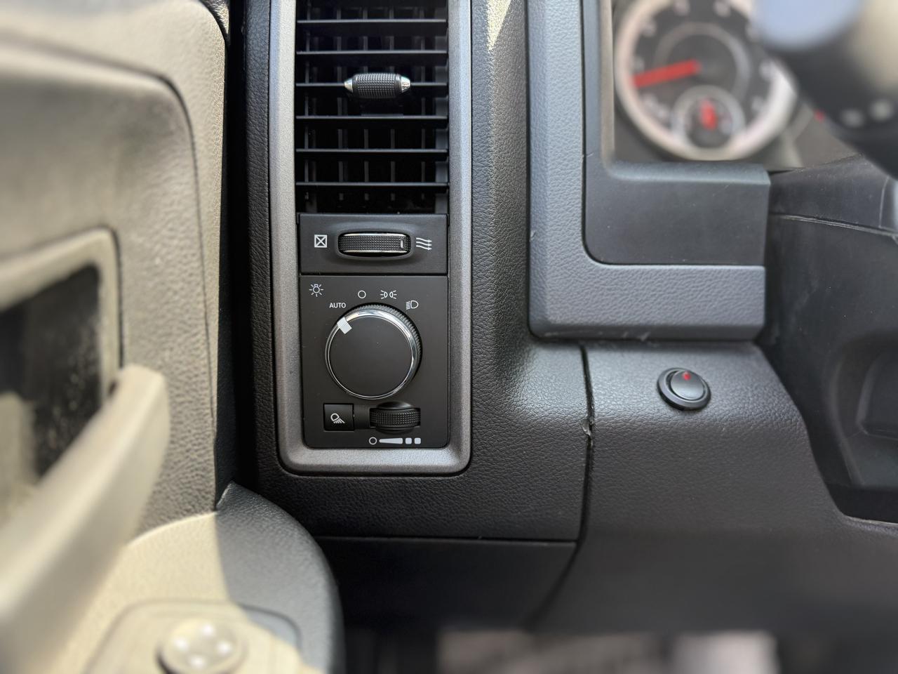 RAM 1500 Classic Tradesman Crew Cab SWB 4WD 2019