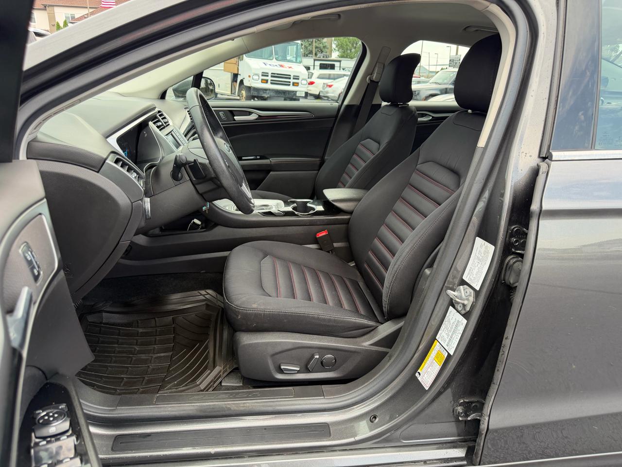 Ford Fusion SE 2016