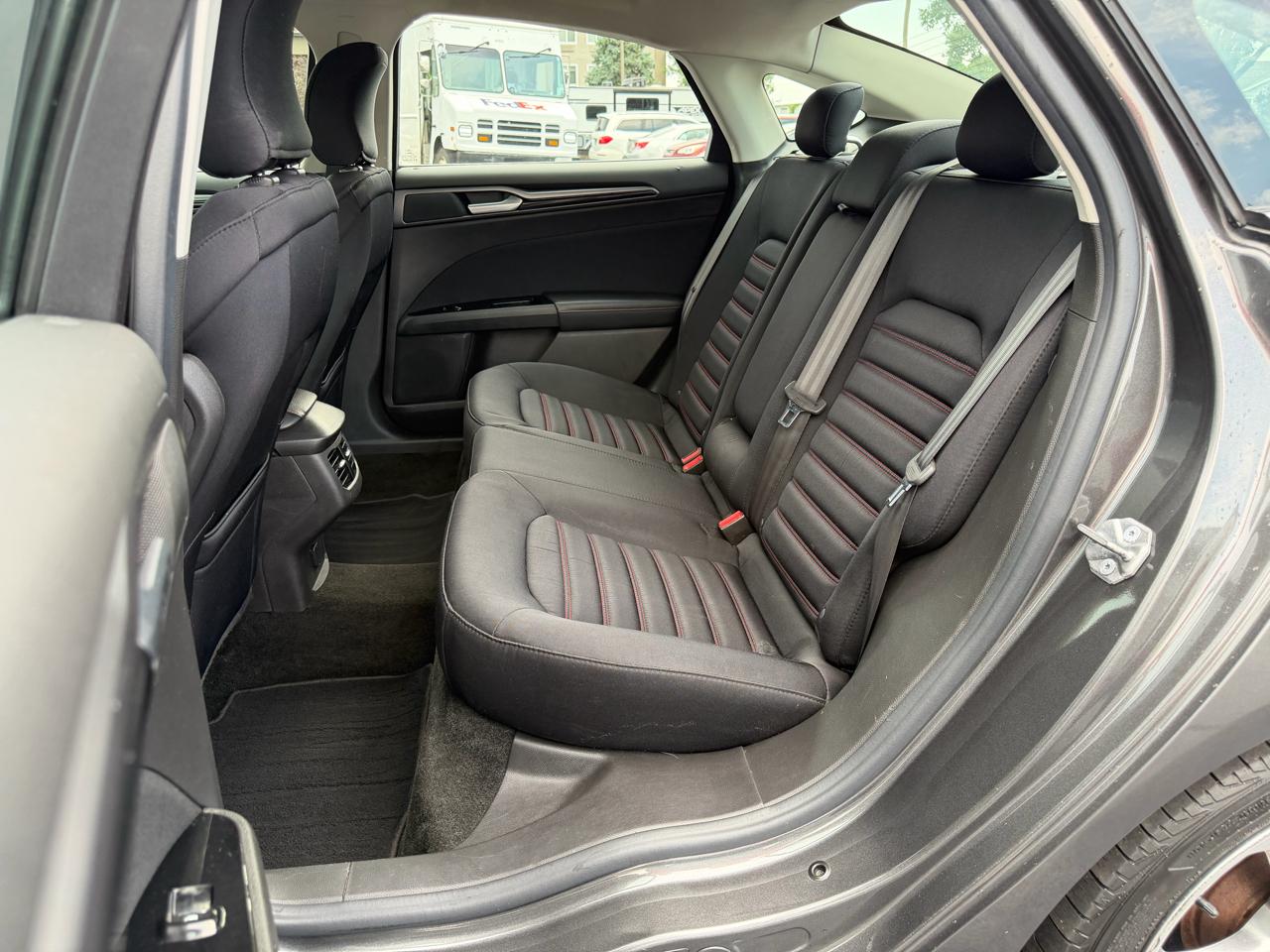 Ford Fusion SE 2016
