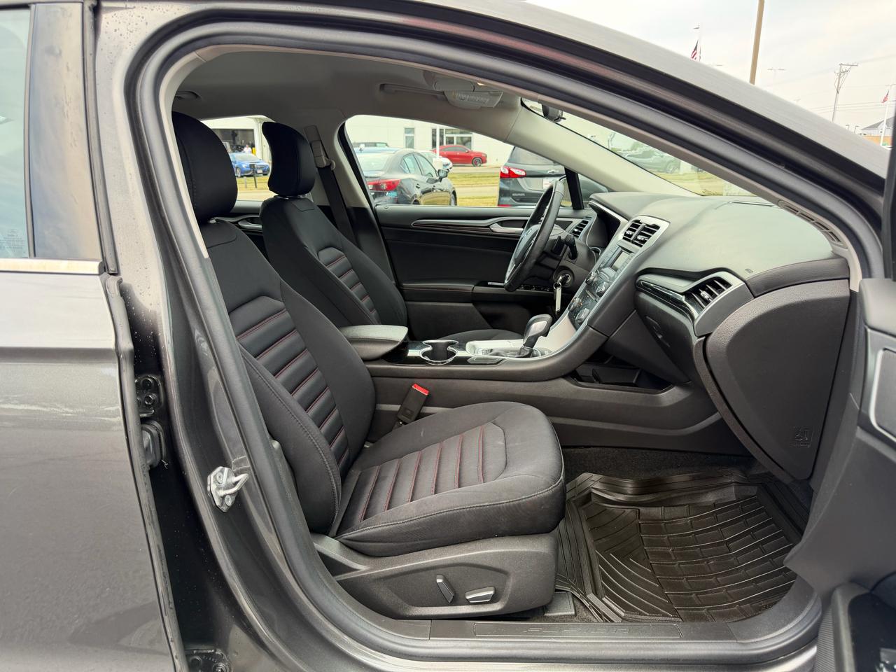 Ford Fusion SE 2016