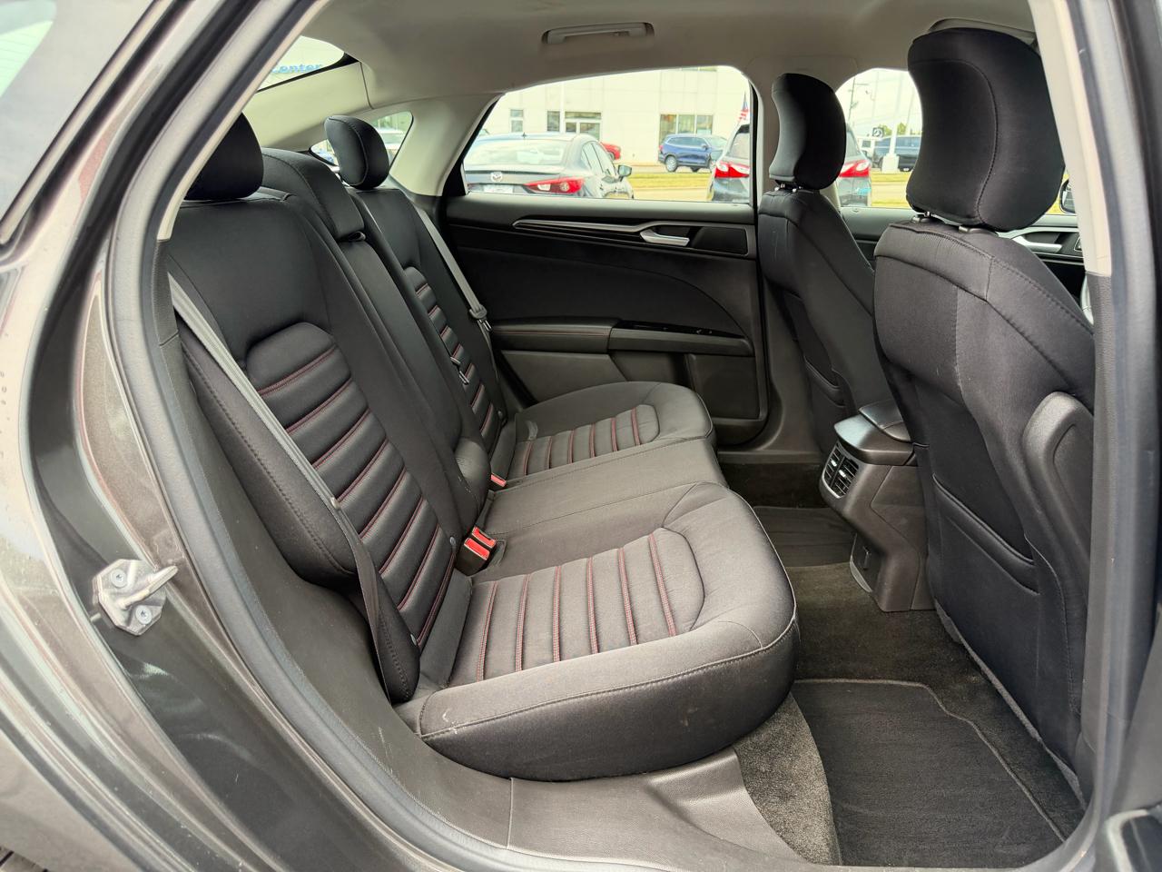 Ford Fusion SE 2016