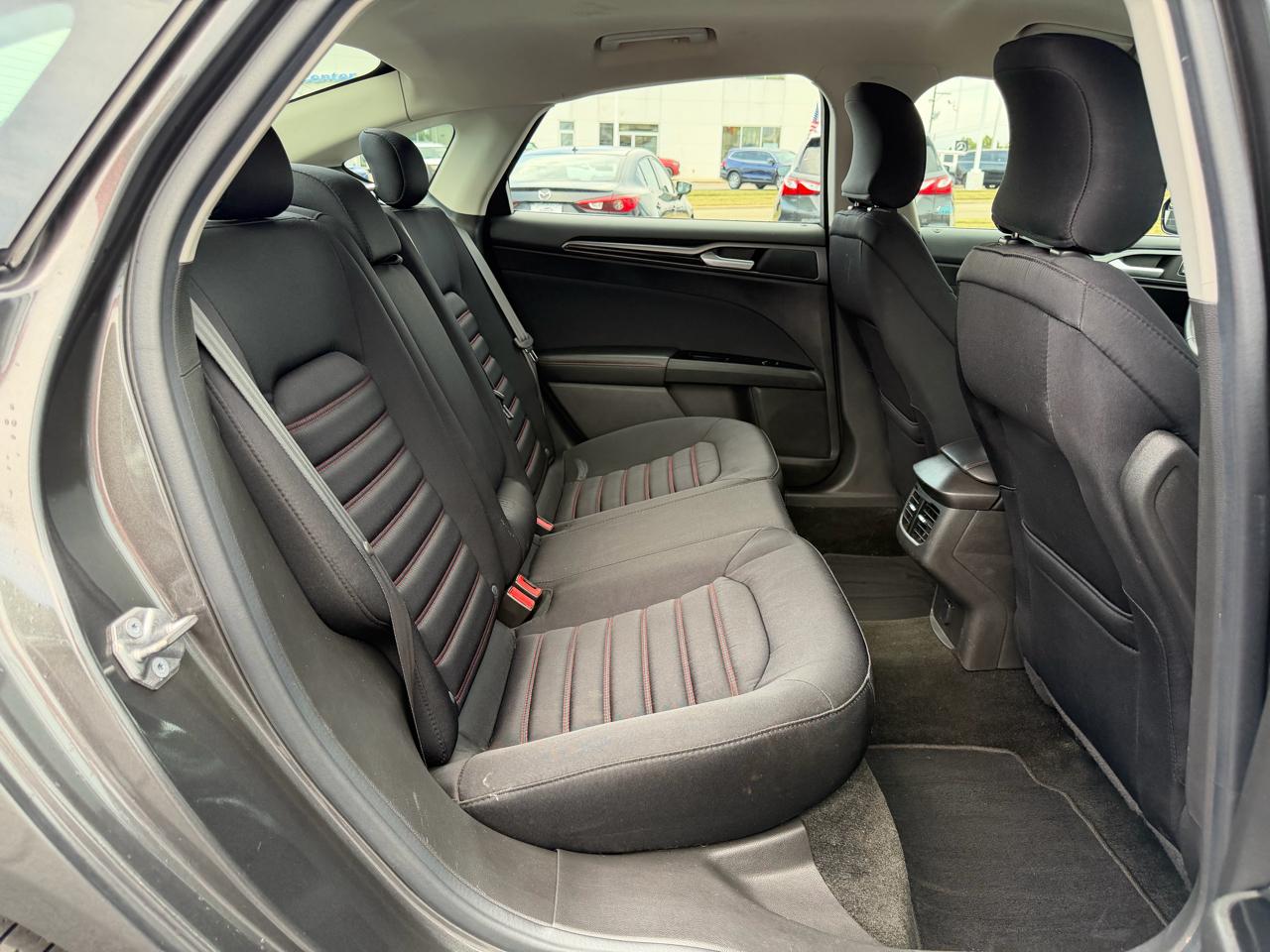 Ford Fusion SE 2016