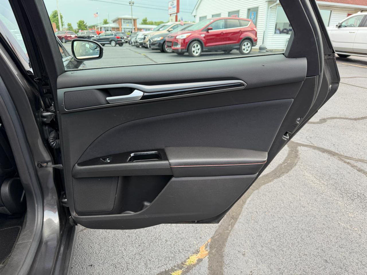Ford Fusion SE 2016