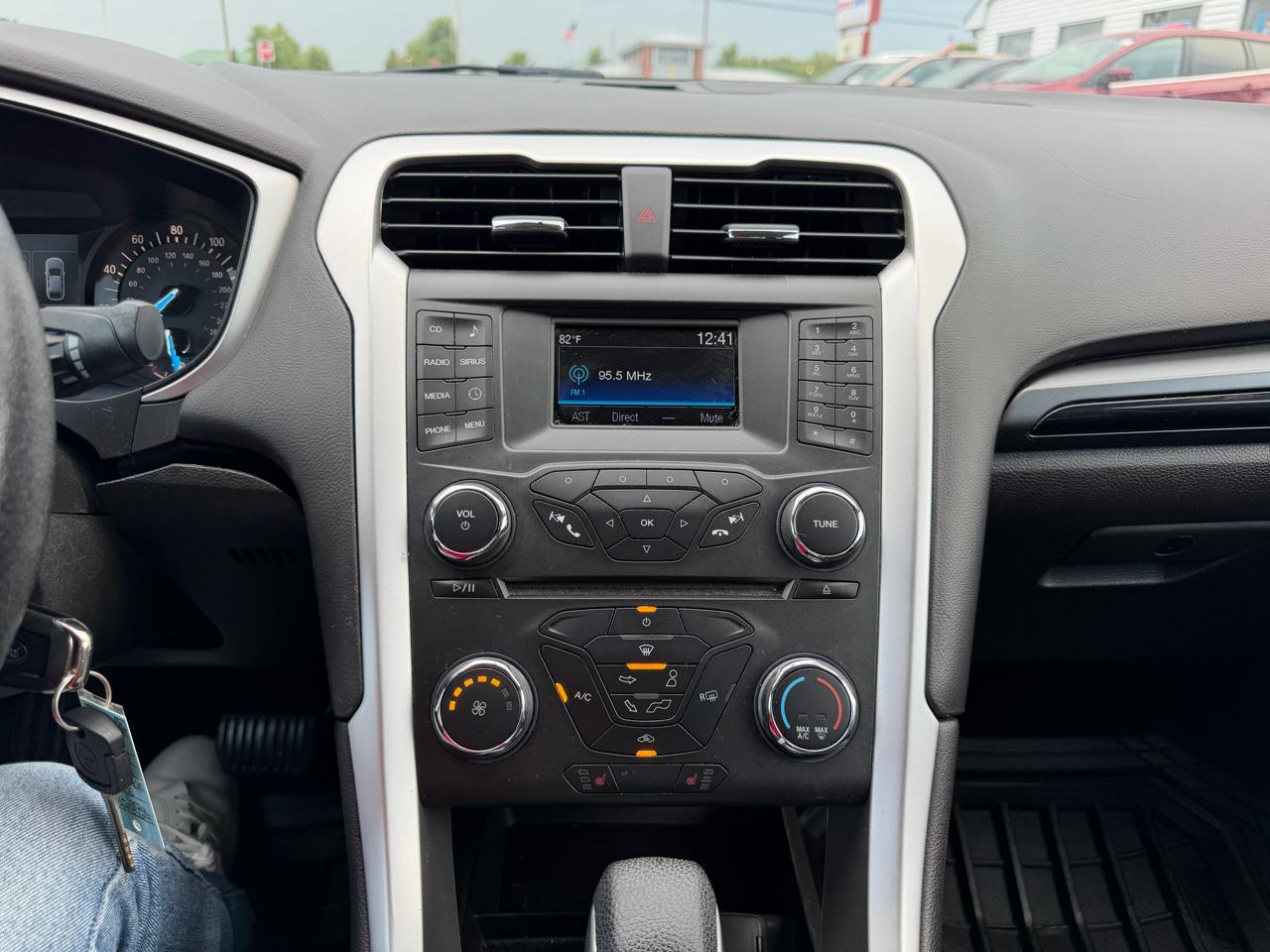 Ford Fusion SE 2016