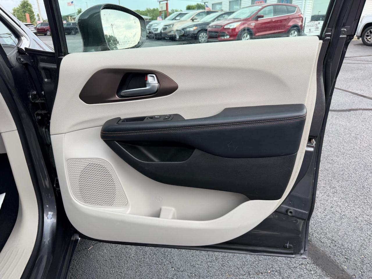 Chrysler Pacifica Touring-L 2017