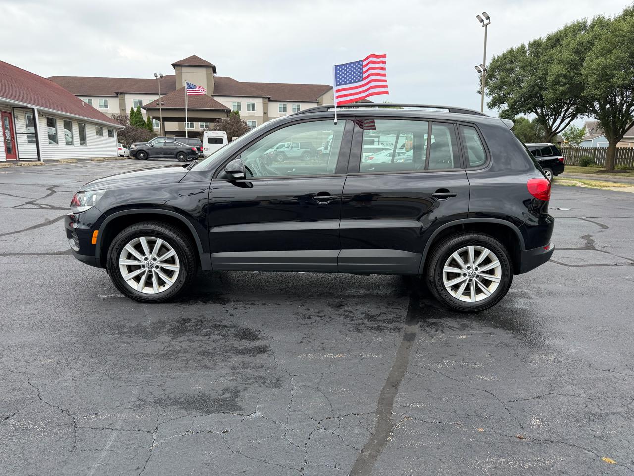 Volkswagen Tiguan S 2017
