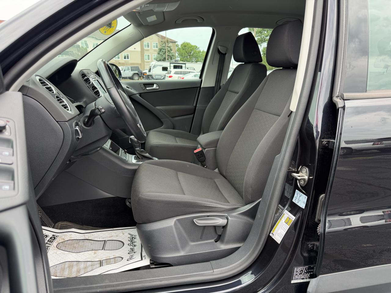 Volkswagen Tiguan S 2017