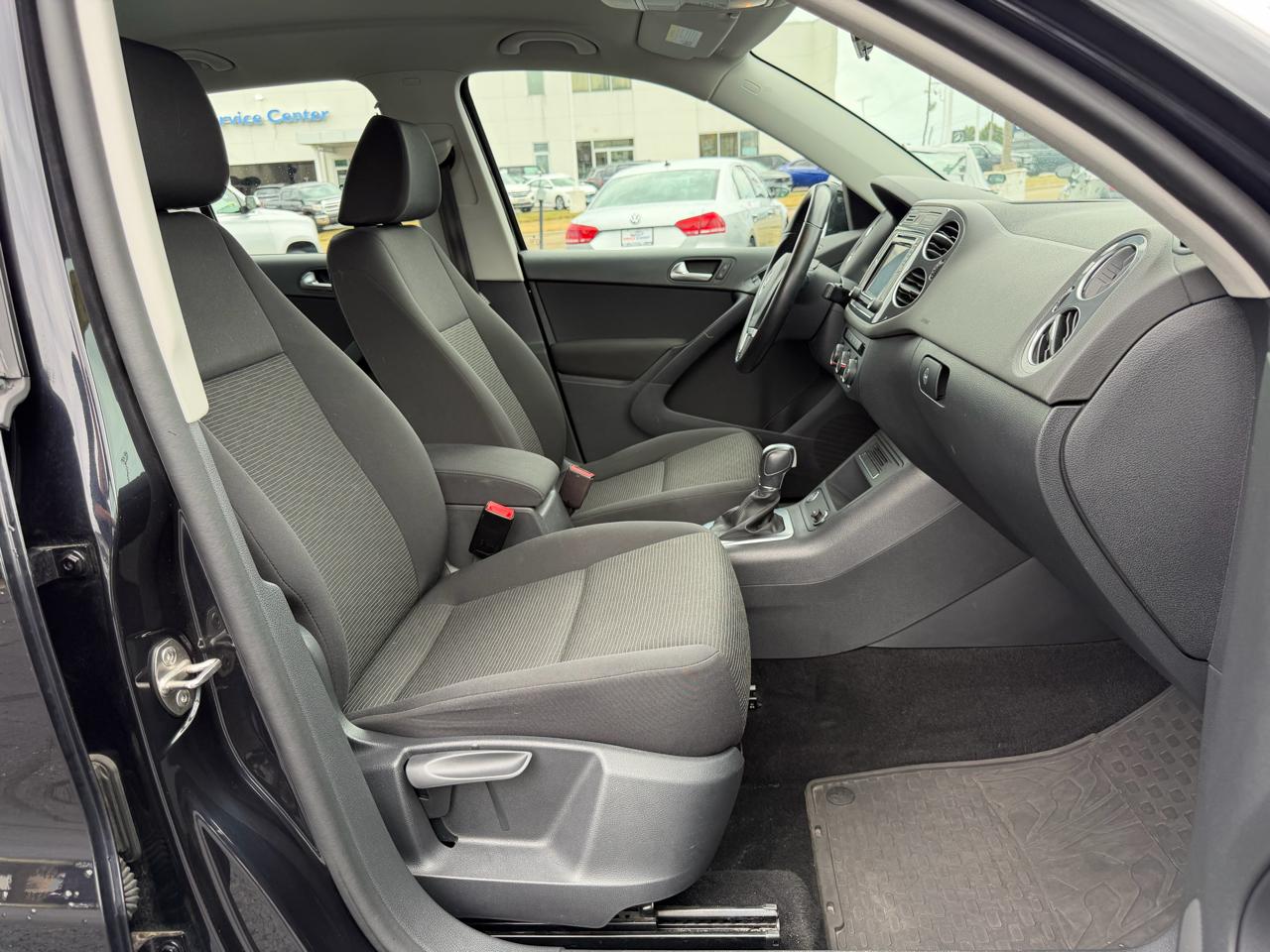 Volkswagen Tiguan S 2017