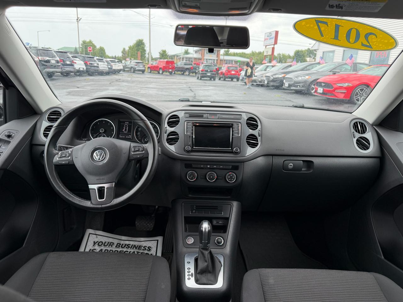 Volkswagen Tiguan S 2017