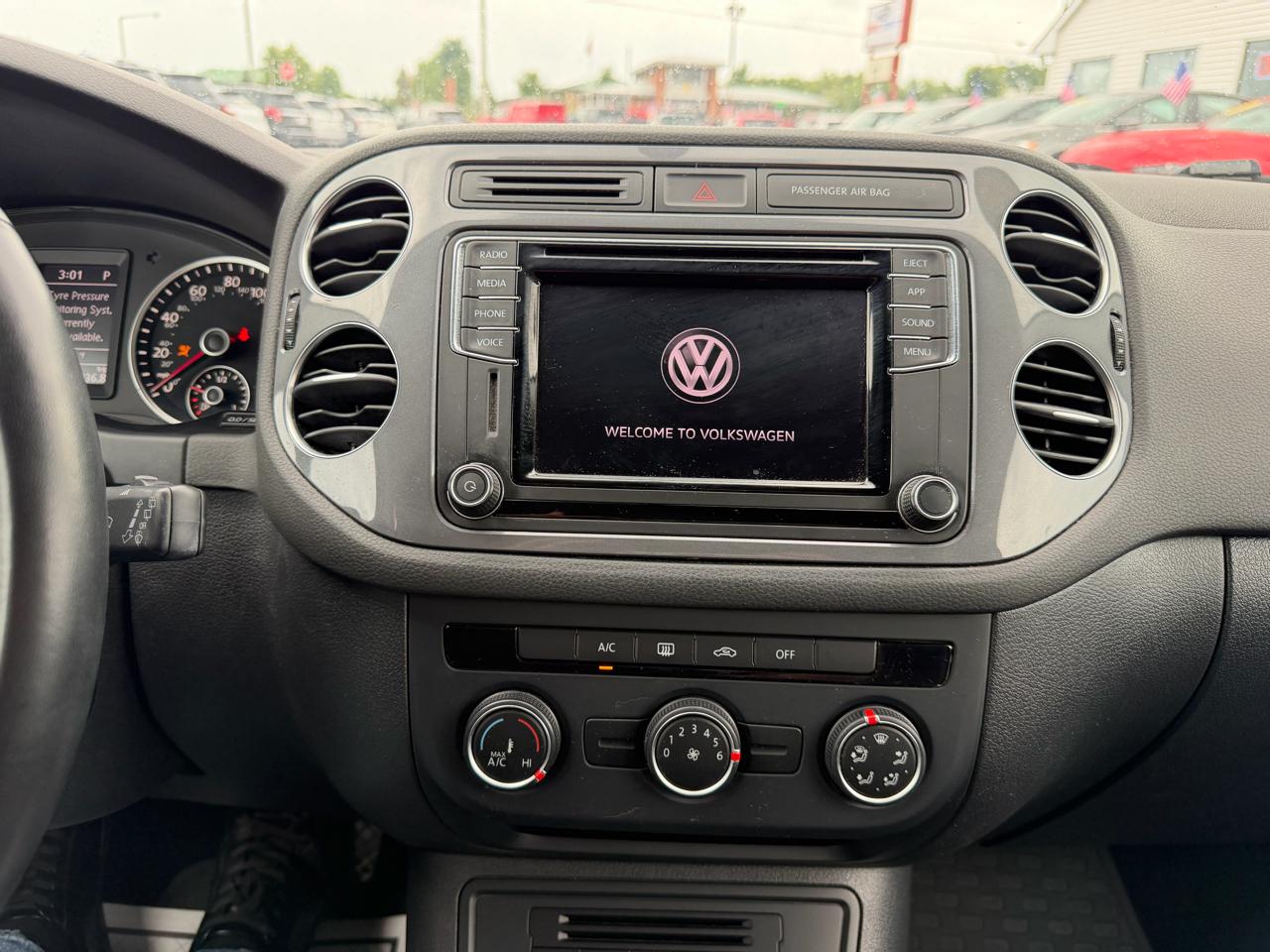 Volkswagen Tiguan S 2017