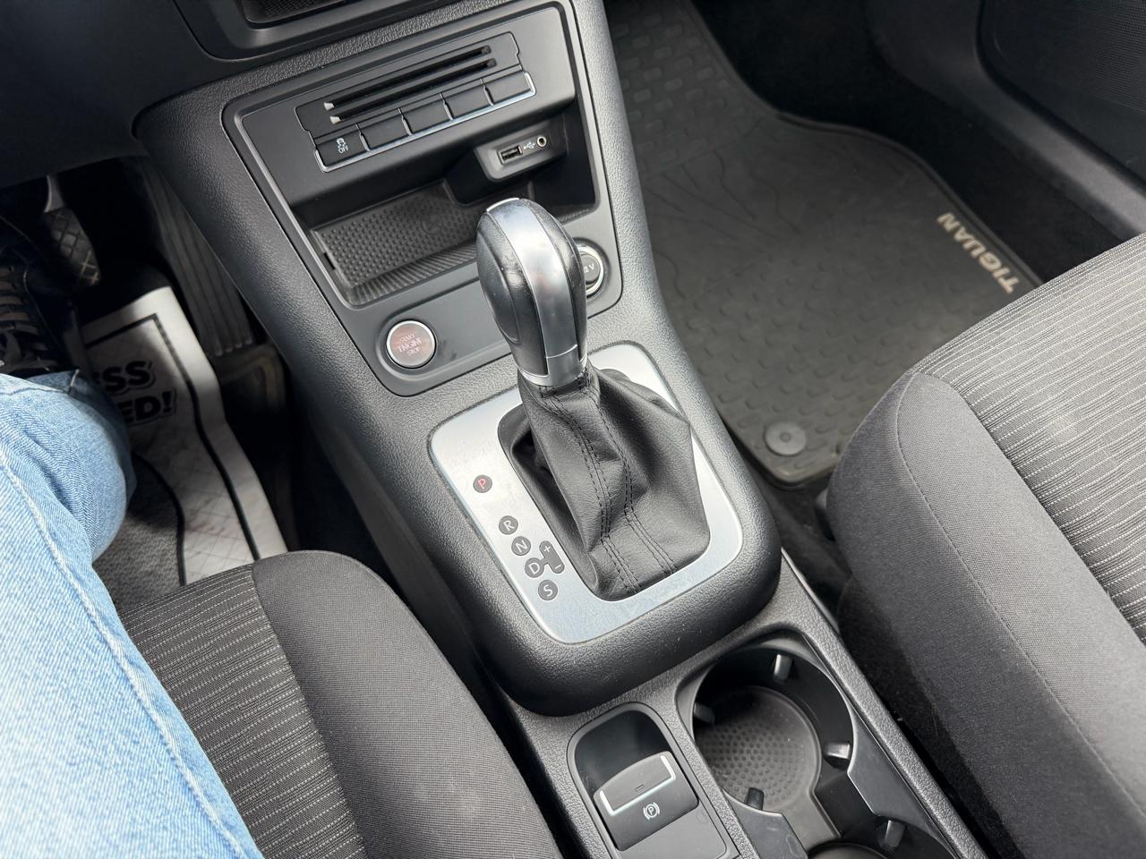 Volkswagen Tiguan S 2017