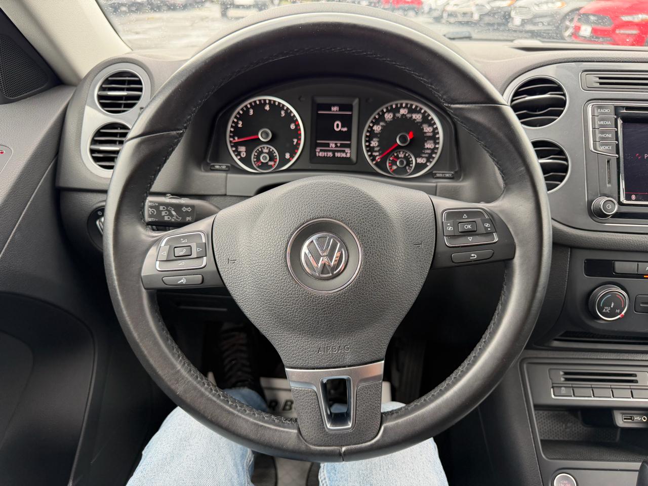 Volkswagen Tiguan S 2017