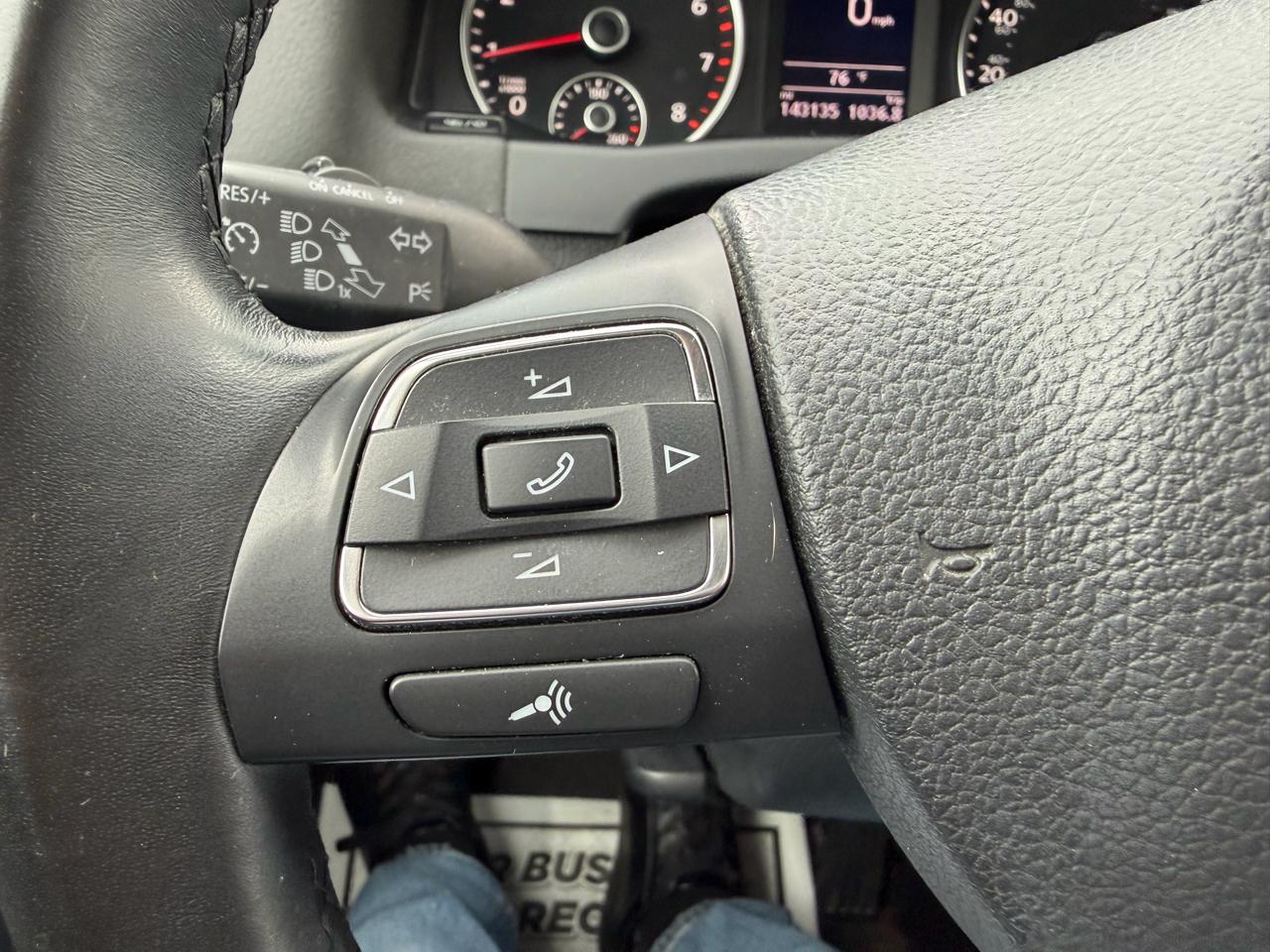 Volkswagen Tiguan S 2017
