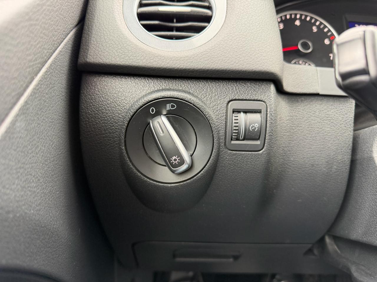 Volkswagen Tiguan S 2017