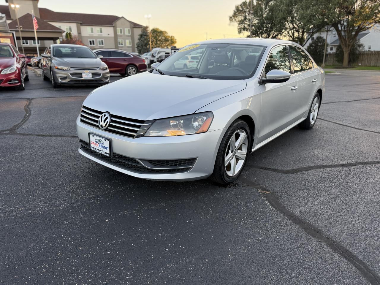  2012 Volkswagen Passat SE with Sunroof and Nav   