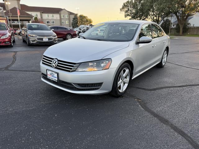 2012 Volkswagen Passat SE with Sunroof and Nav