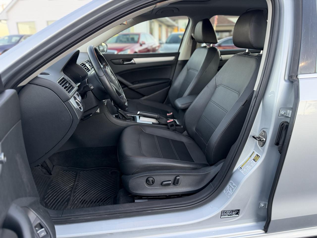 Volkswagen Passat 2.5L SE2 2012