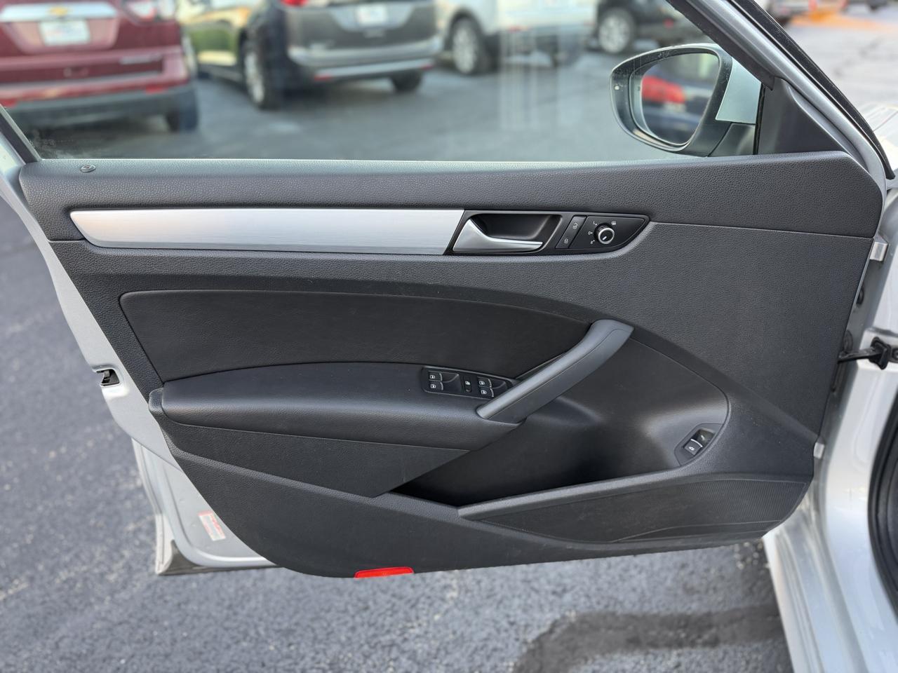 Volkswagen Passat 2.5L SE2 2012