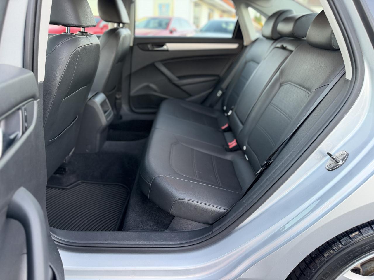 Volkswagen Passat 2.5L SE2 2012