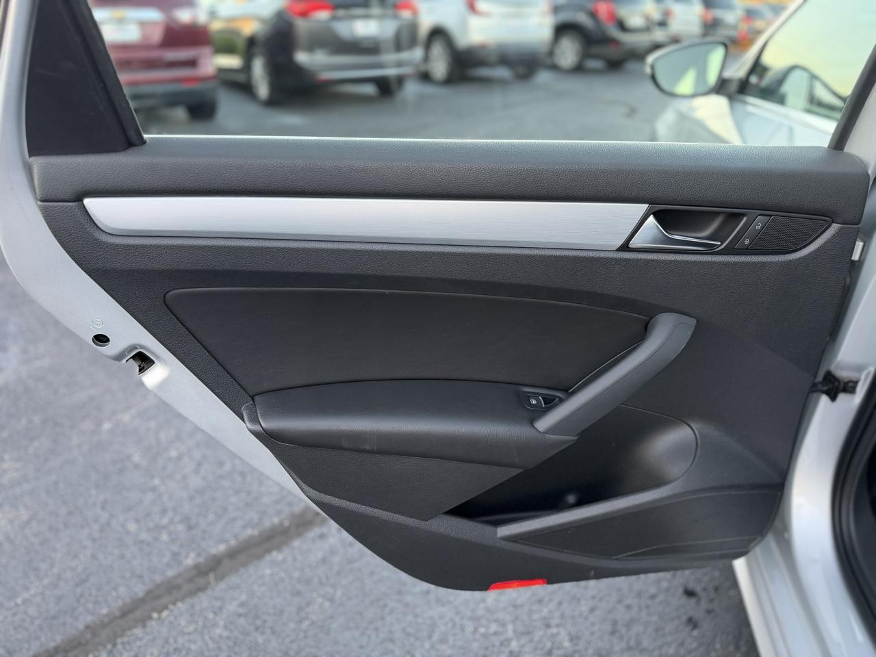 Volkswagen Passat 2.5L SE2 2012