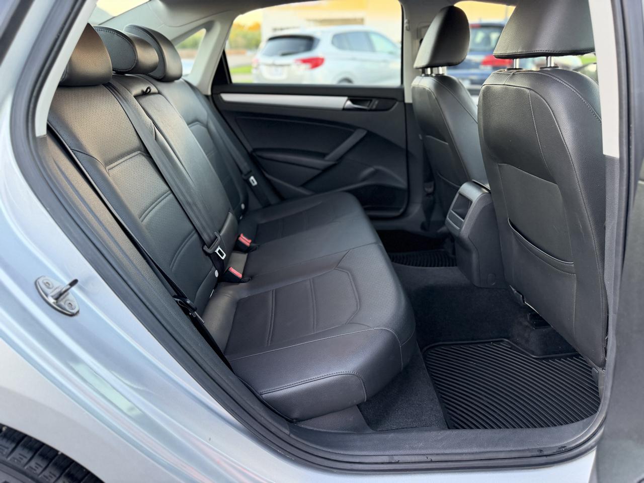Volkswagen Passat 2.5L SE2 2012