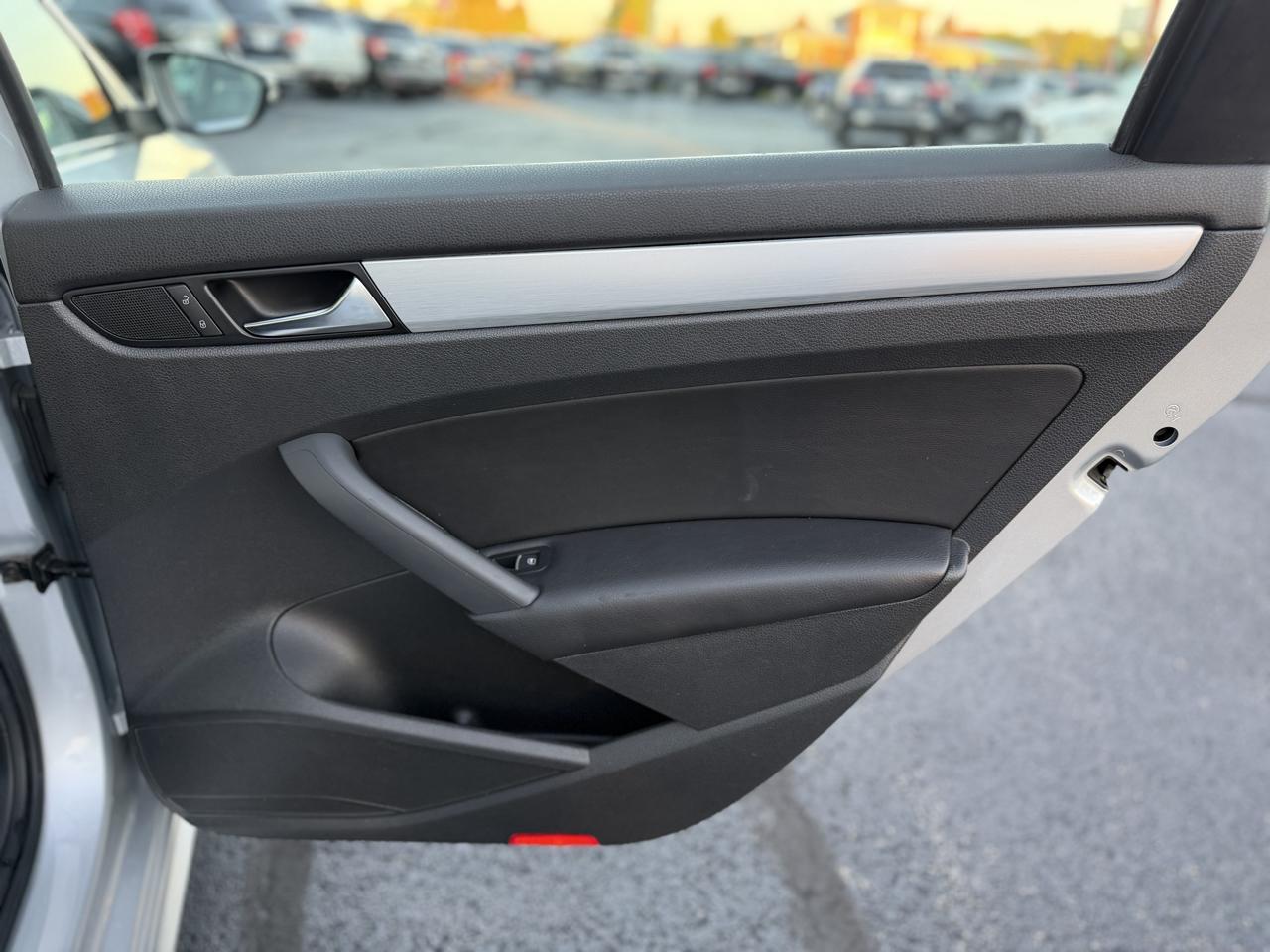 Volkswagen Passat 2.5L SE2 2012