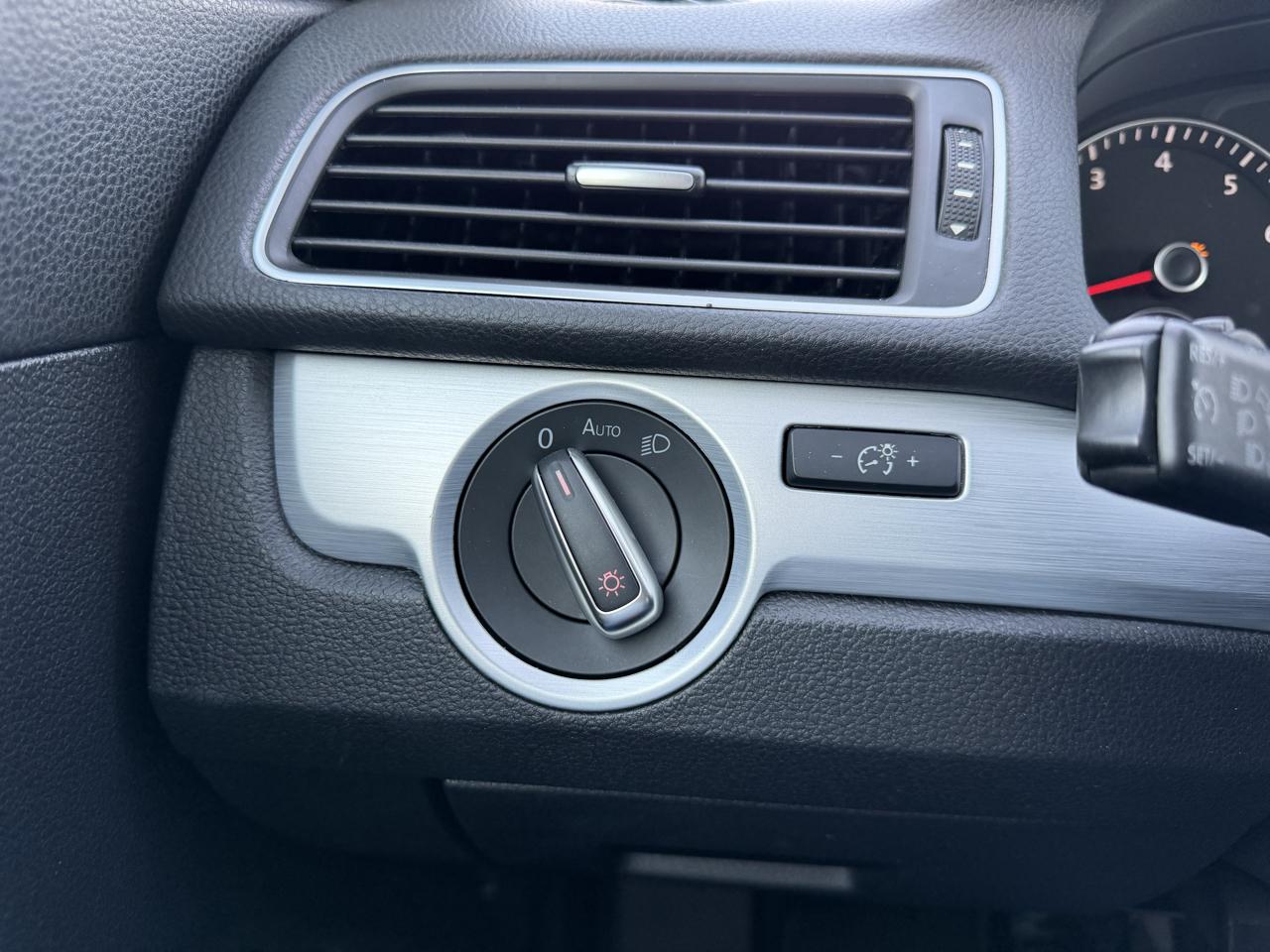 Volkswagen Passat 2.5L SE2 2012