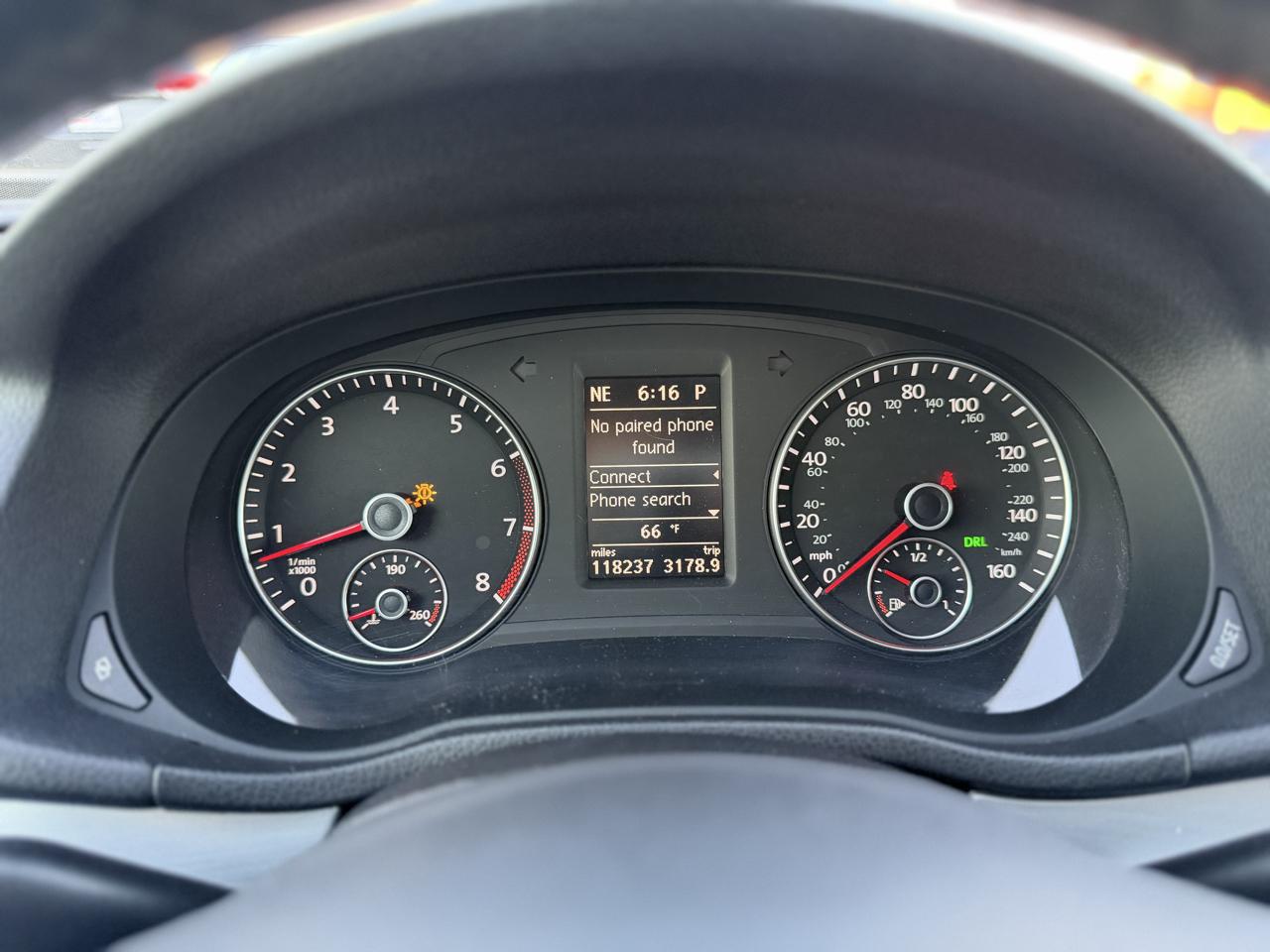 Volkswagen Passat 2.5L SE2 2012