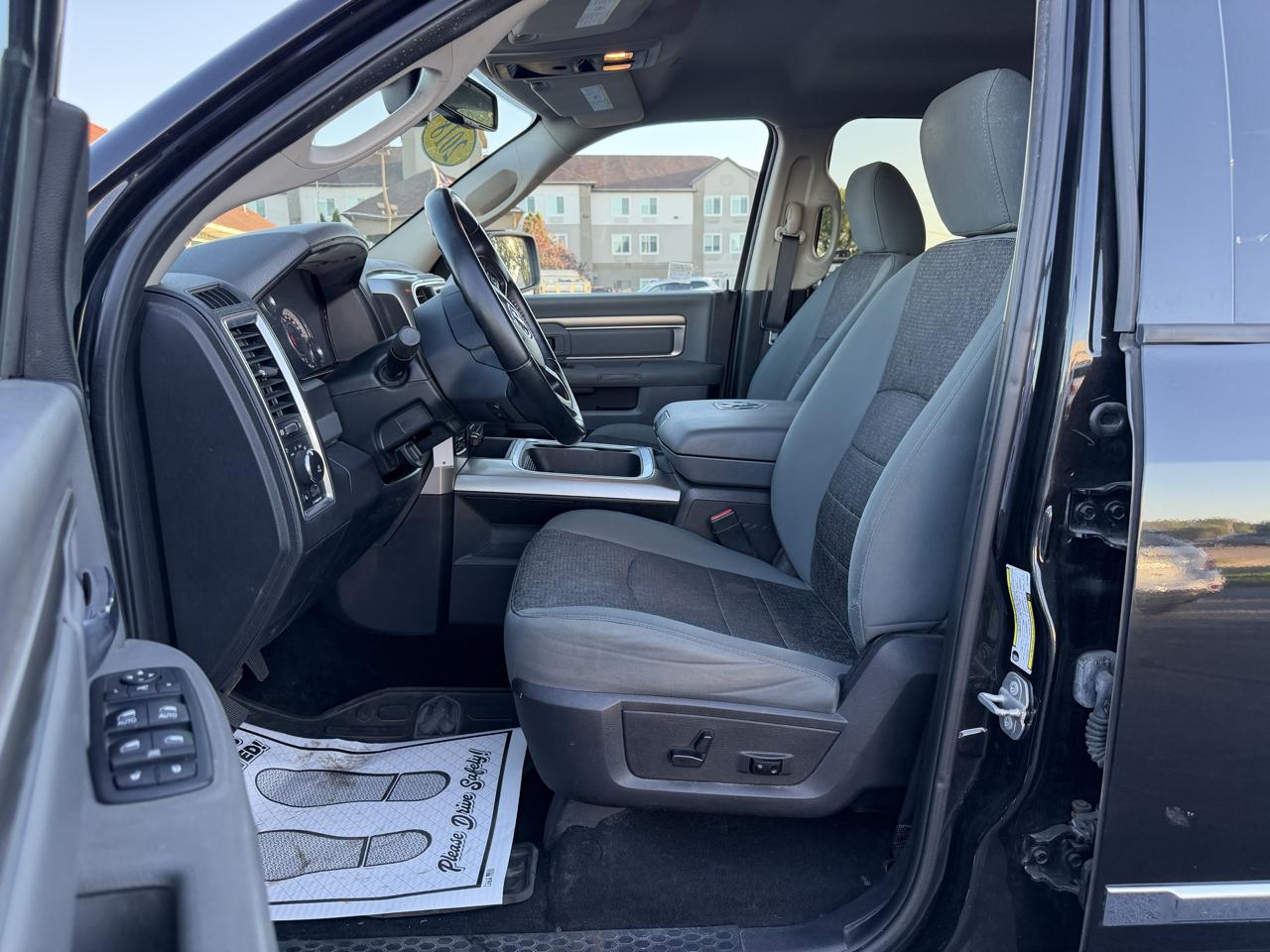 RAM 1500 SLT Crew Cab SWB 4WD 2018