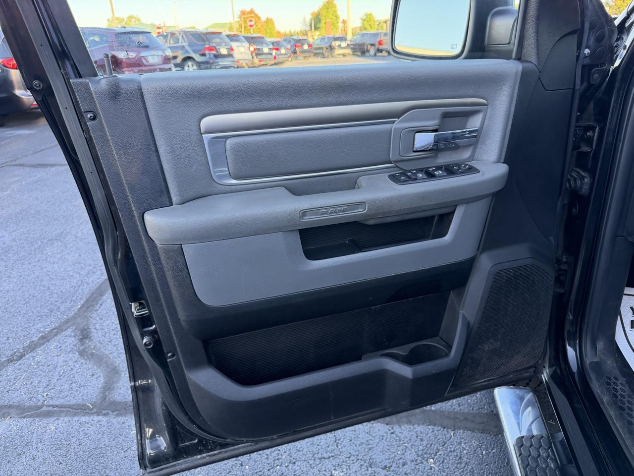 RAM 1500 SLT Crew Cab SWB 4WD 2018