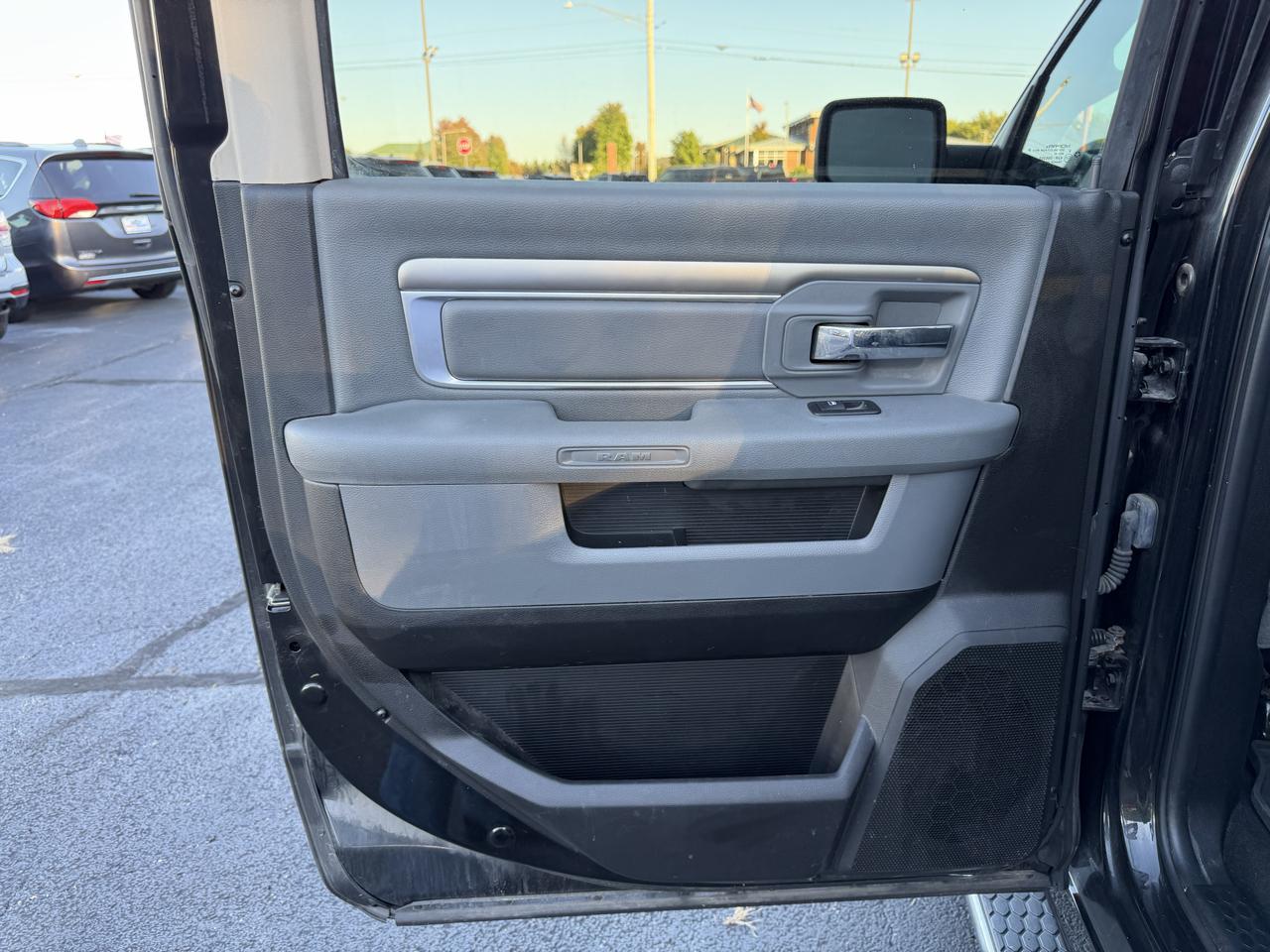RAM 1500 SLT Crew Cab SWB 4WD 2018