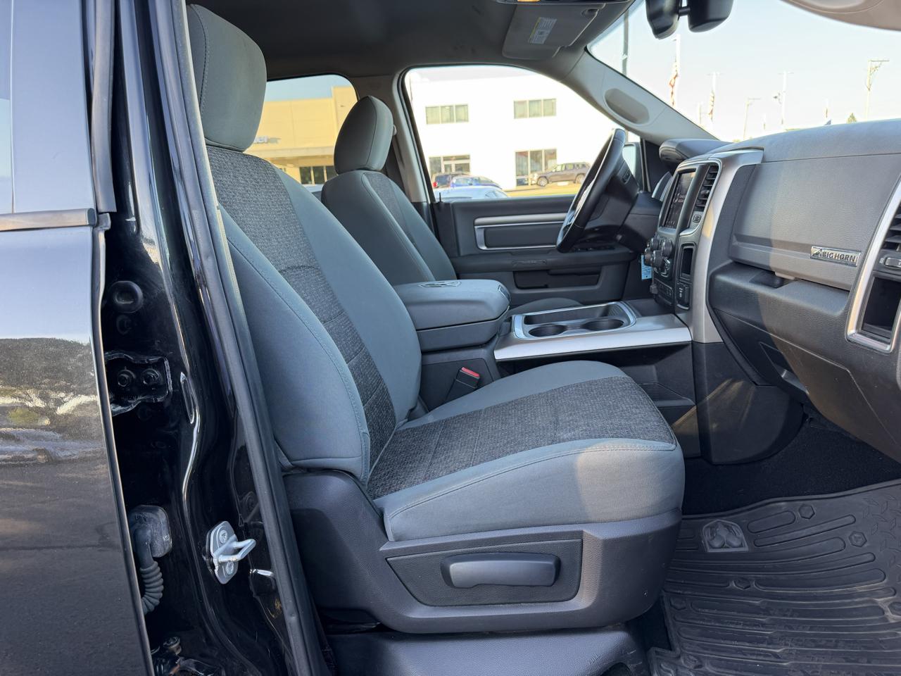 RAM 1500 SLT Crew Cab SWB 4WD 2018