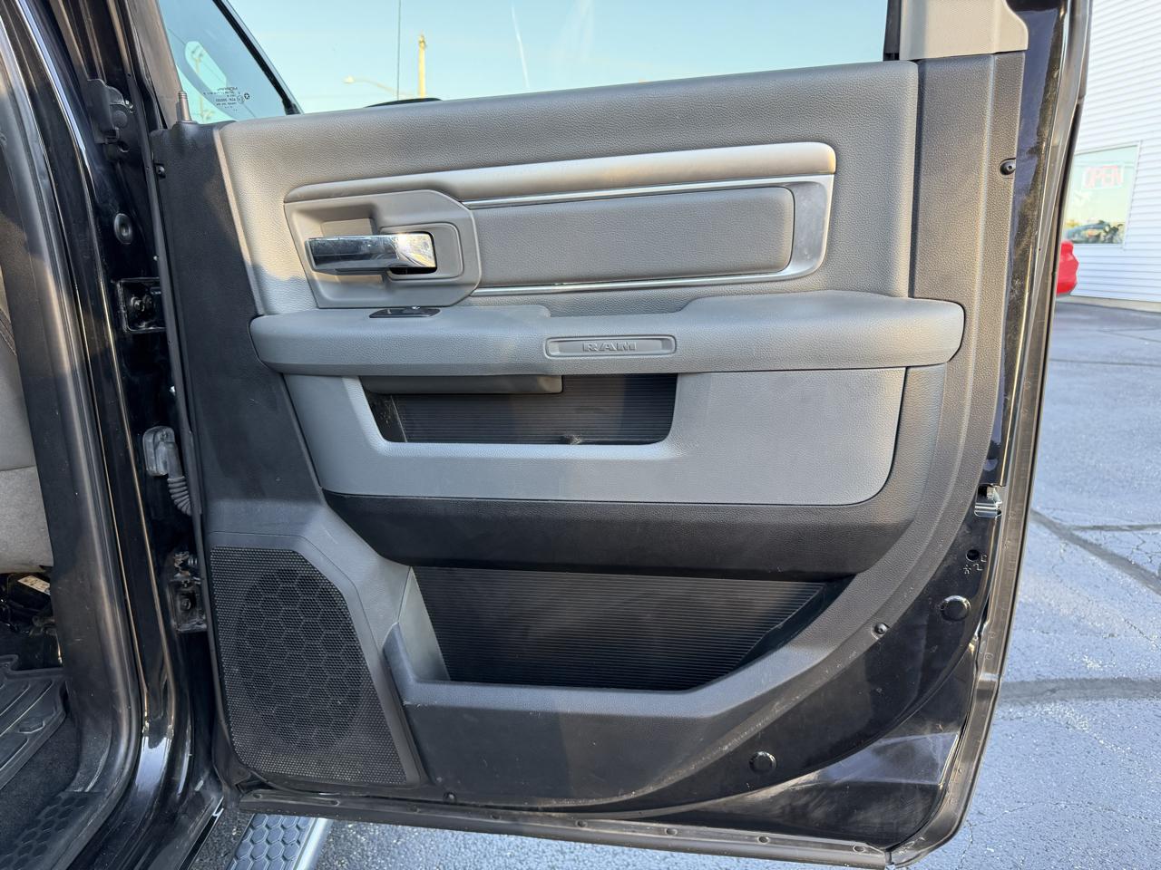 RAM 1500 SLT Crew Cab SWB 4WD 2018